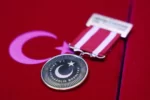 اعطای نشان فداکاری کشور ترکیه از سوی اردوغان به رئیس هلال‌احمر ایران