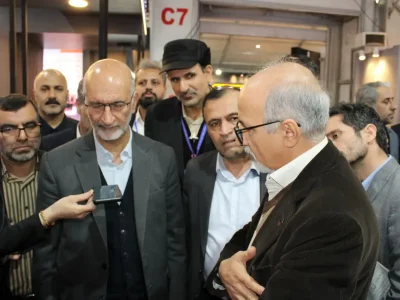 بازدید رئیس هیات عامل ایمیدرو از غرفه ذوب‌آهن اصفهان